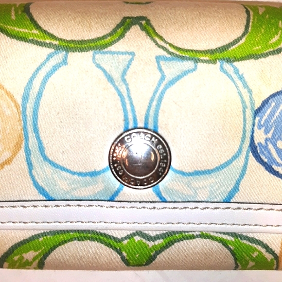 Like New COACH Vintage Hampton's Scribble Wallet - Picture 8 of 16